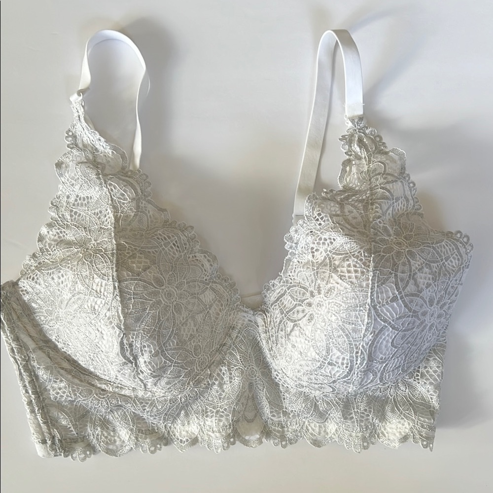 Maidenform White Lace Bra with Floral‎ Detailing